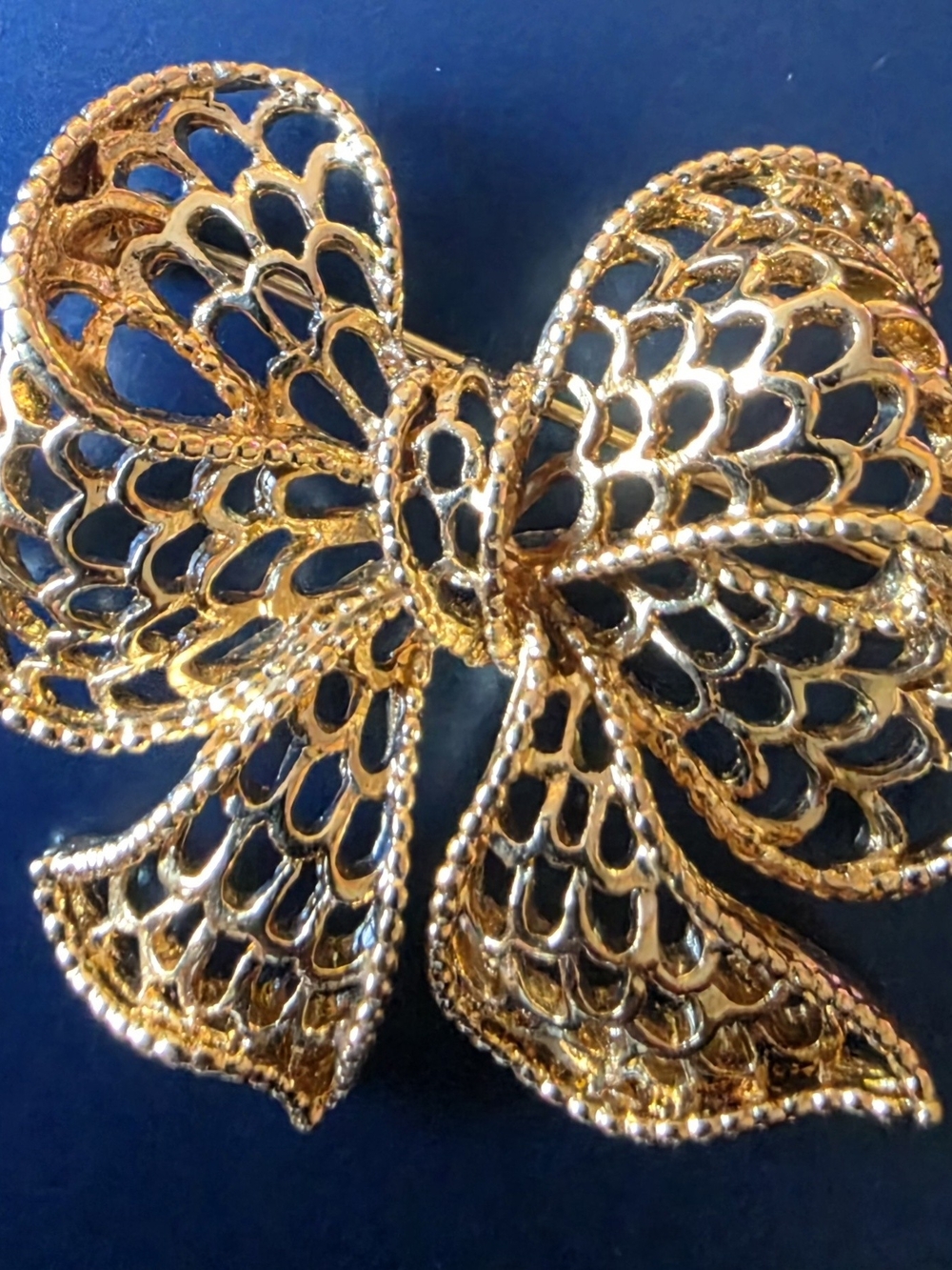 Vintage SignedNAPIER Filigree Brilliant Gold Tone Bow Ribbon Brooch